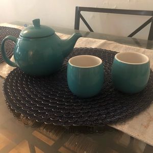 Teal teapot and cups